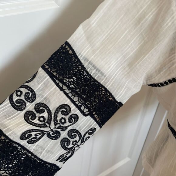 Laundry by Shelli Segal white and black boho blouse. So pretty! - Picture 2 of 5